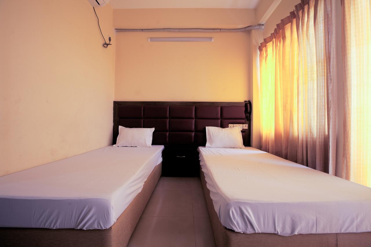 Hotel Night Heaven Bāndarban Buitenkant foto